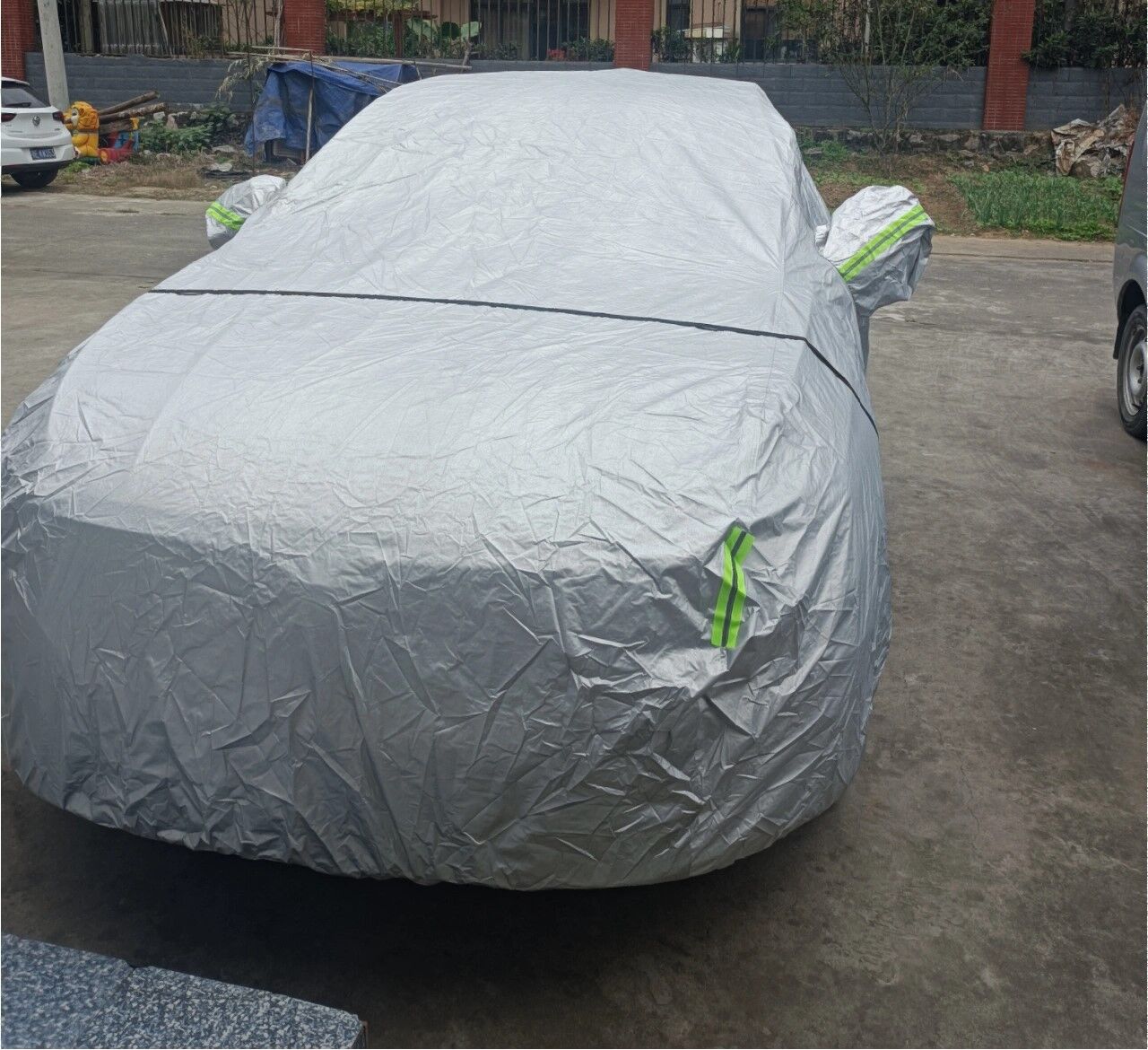 Nên có bạc phủ khi đậu xe ô tô trong thời gian dài