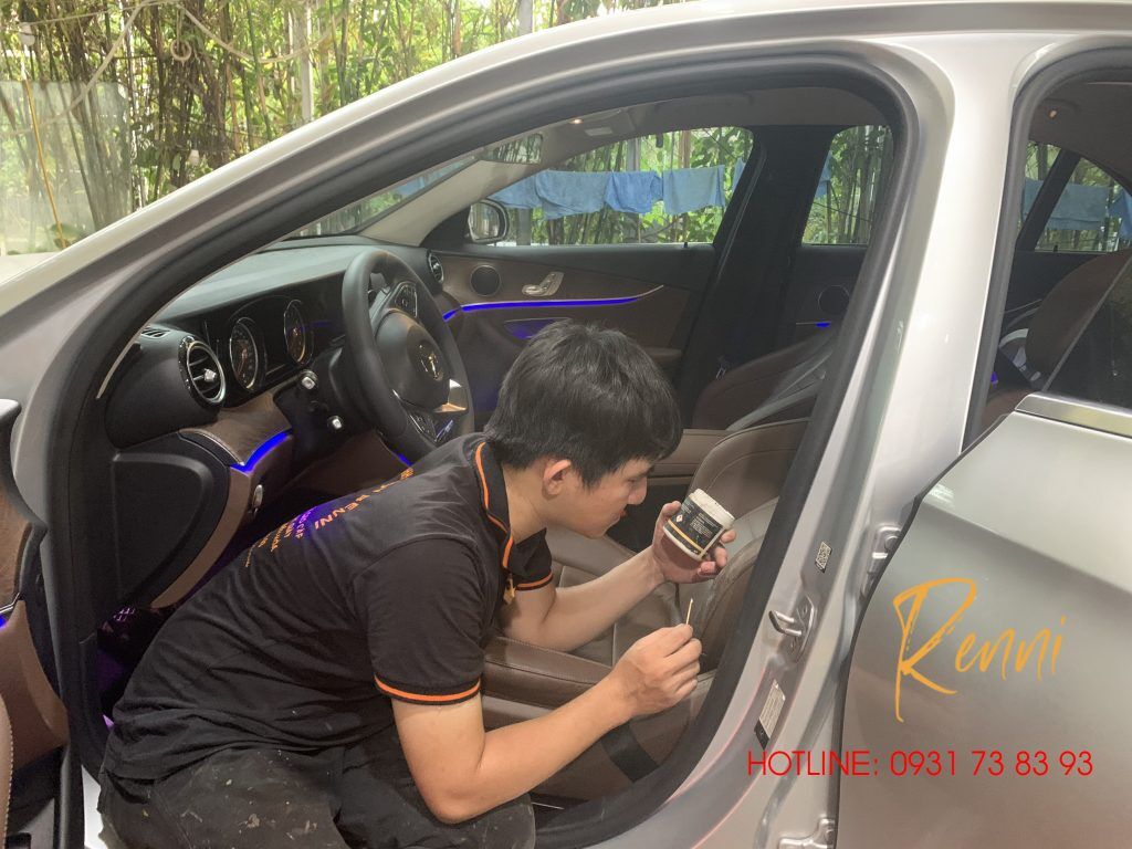 Quá trình bảo dưỡng vệ sinh nội thất oto