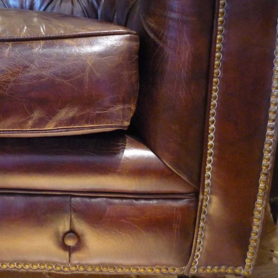Mới đầu sofa bị nứt, xước nhỏ và mờ