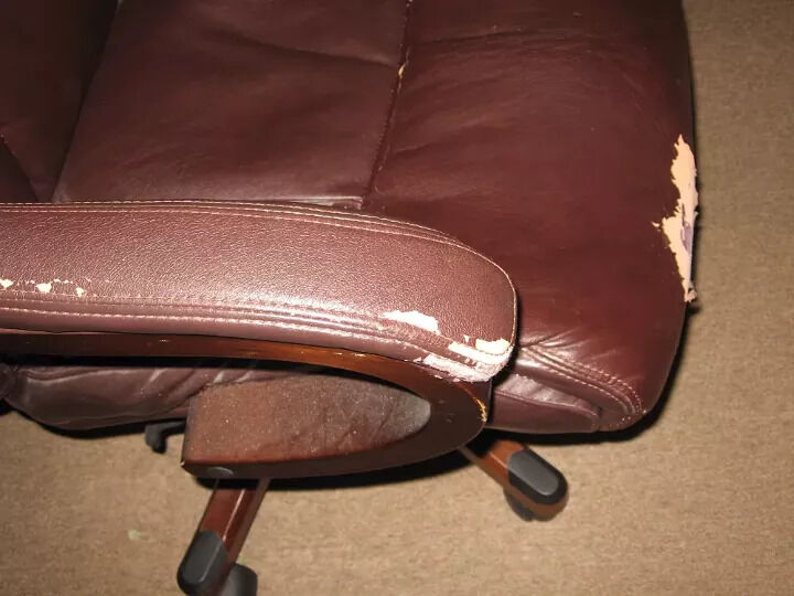 sửa ghế sofa giả da bị bong tróc