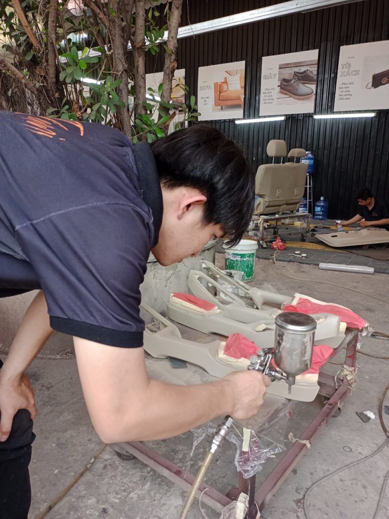 Sơn nhựa nội thất ô tô