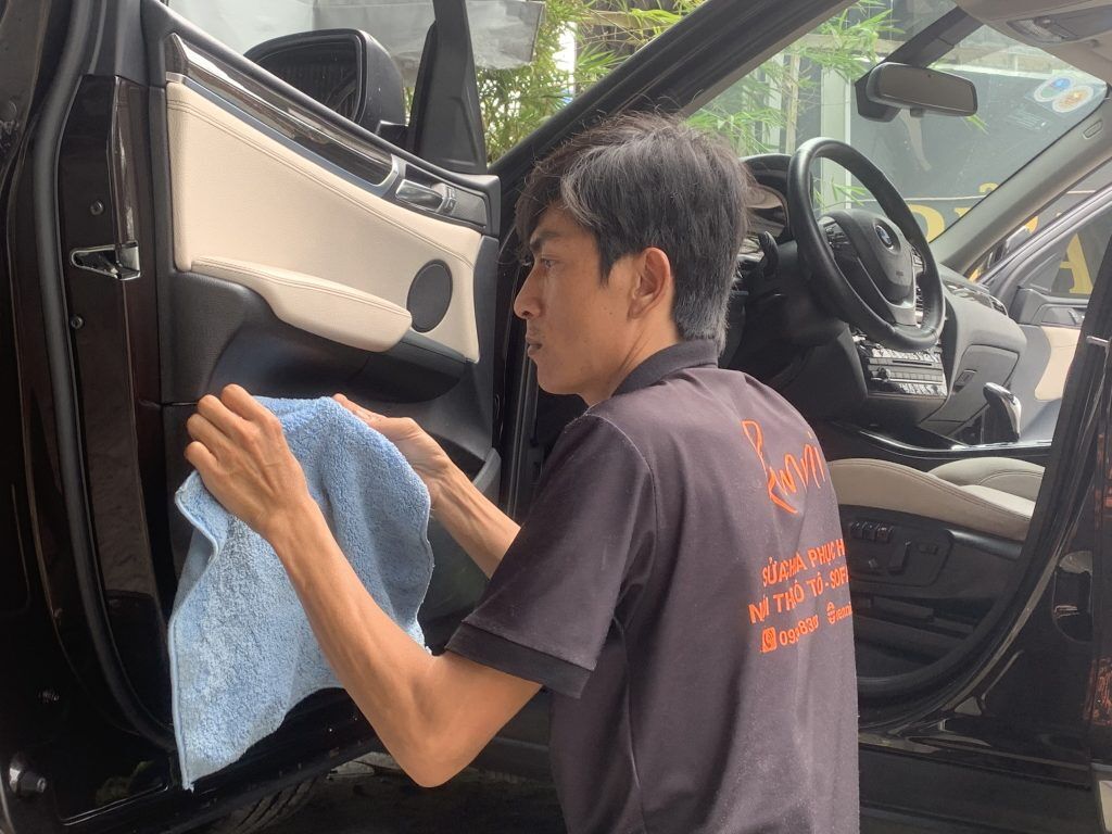 Vệ sinh nội thất ô tô giúp kịp thời những chi tiết nội thất ô tô xuống cấp