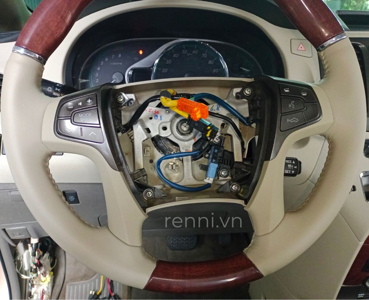 Vô lăng & nắp còi — RENNI