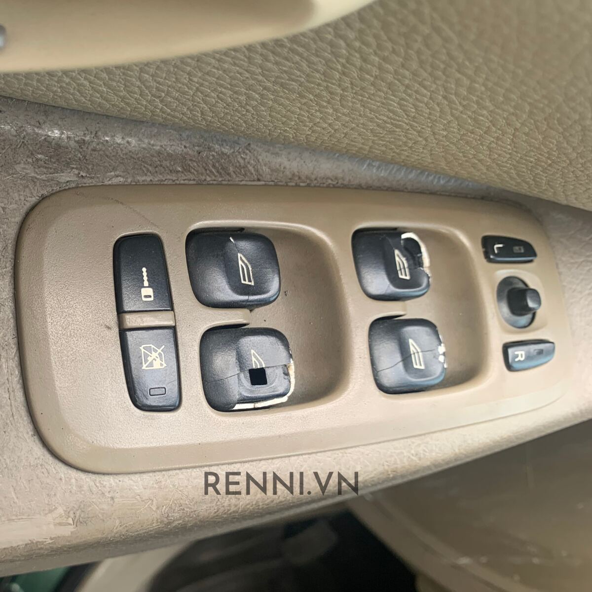 Nút bấm — RENNI