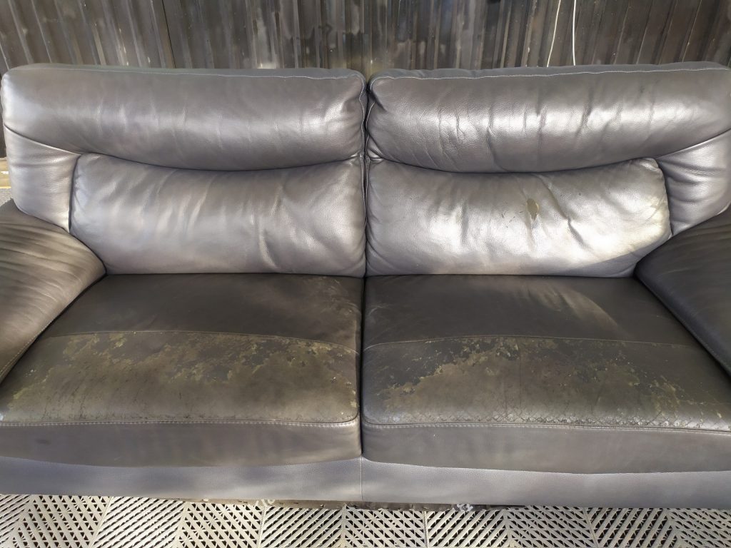Sửa chữa ghế sofa cũ - Giải pháp phục sofa da, không cần bọc lại