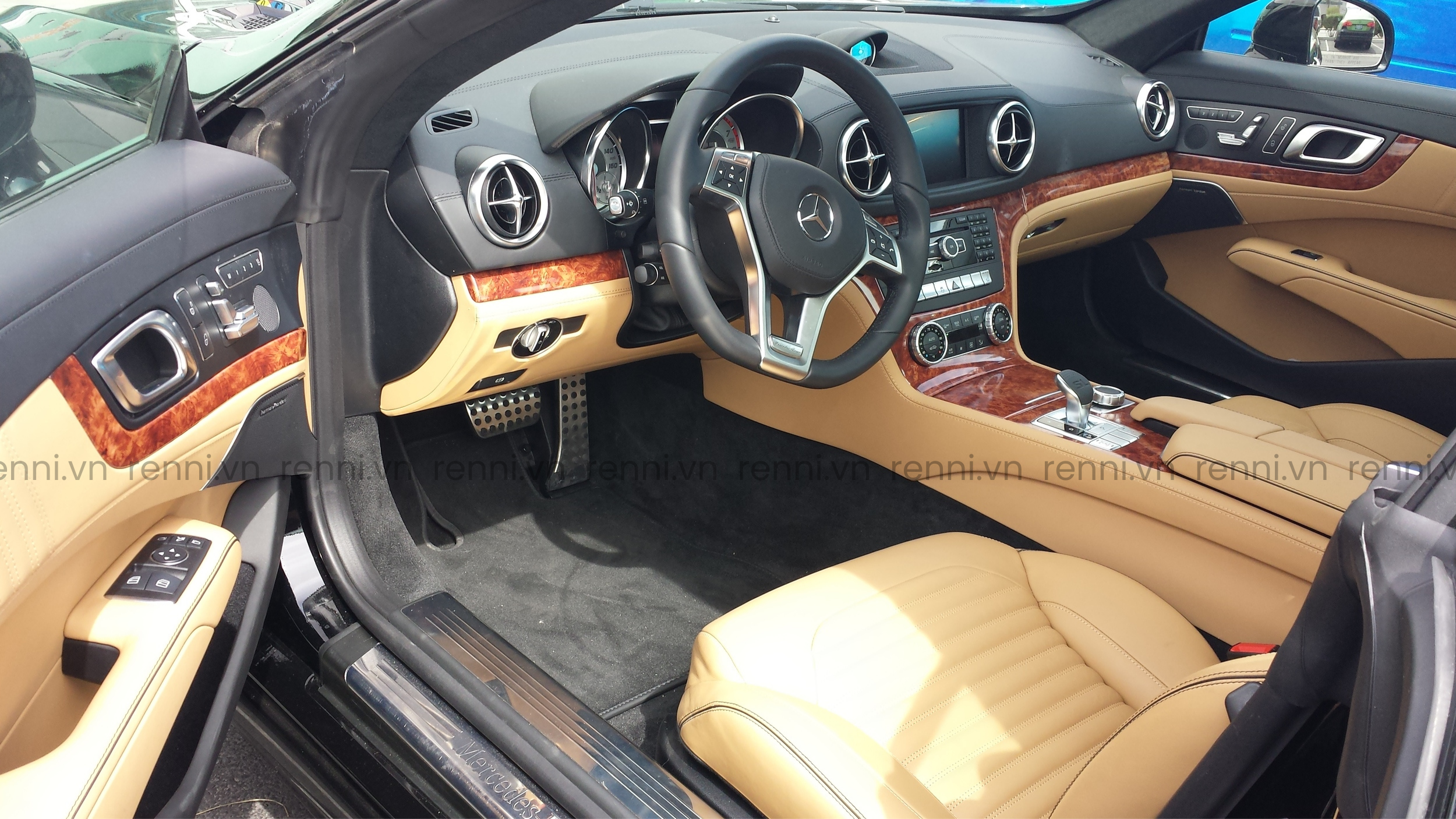 Sơn nhúng vân gỗ cho các chi tiết nội thất ô tô Mercedes